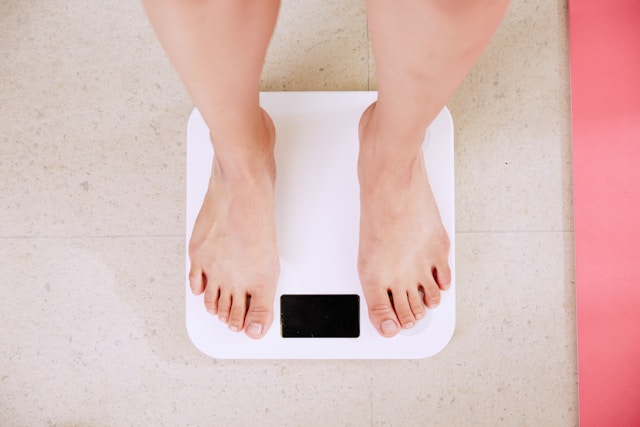 Bryan Johnson using a body measurement scale
