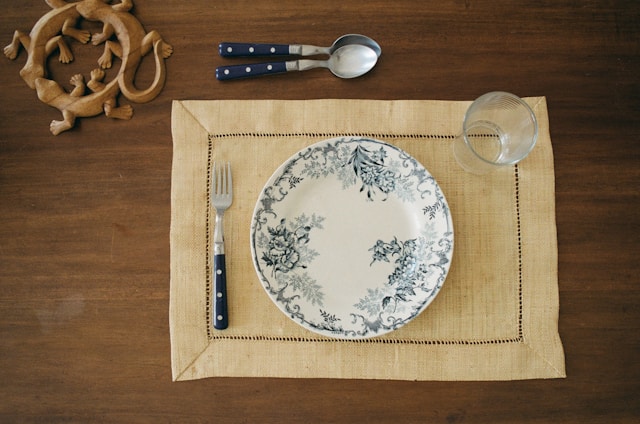 Empty crockery on the table