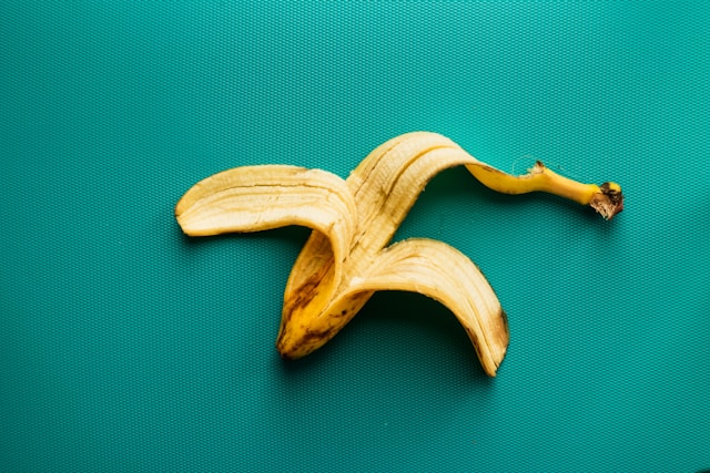 Ashton Hall using a banana skin for his morning skincare
